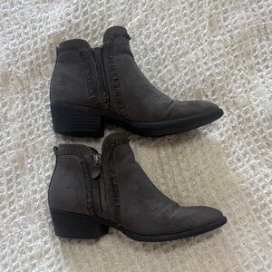 MIA Mable Ruffle grey booties